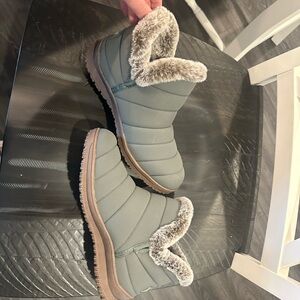 Minnetonka Forest Green Fur-Lined Winter Boots 9M